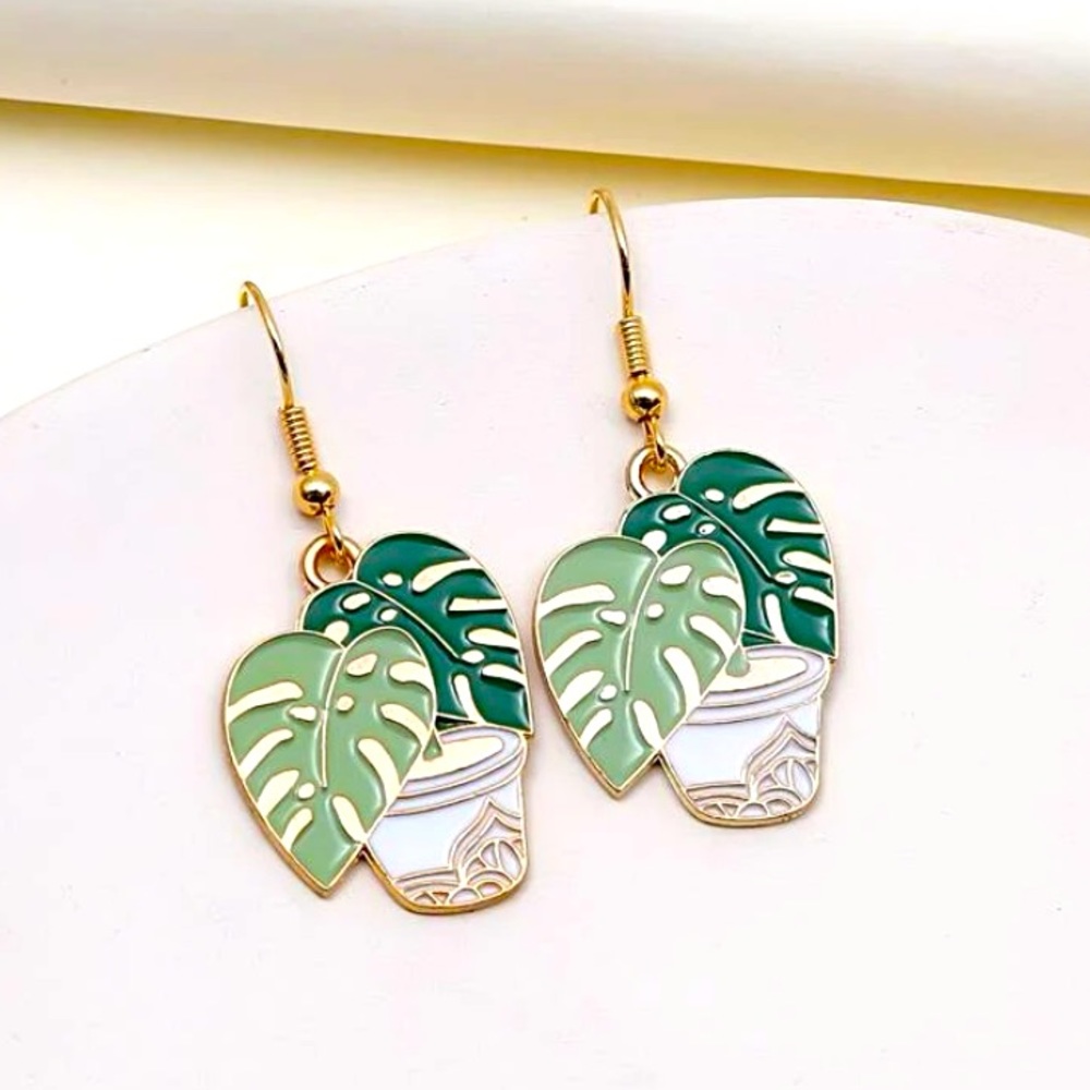 🌿 Plant Lady Beautiful Monstera Leaf Dangle Earrings Green & Gold🌿